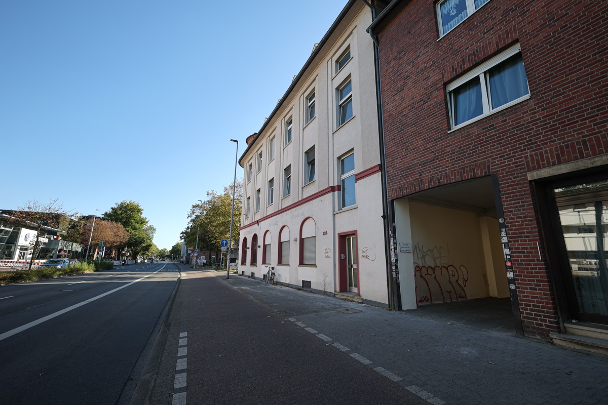 Hammer Straße 134 vor dem Abriss. Links im Bild verläuft die Hammer Straße.