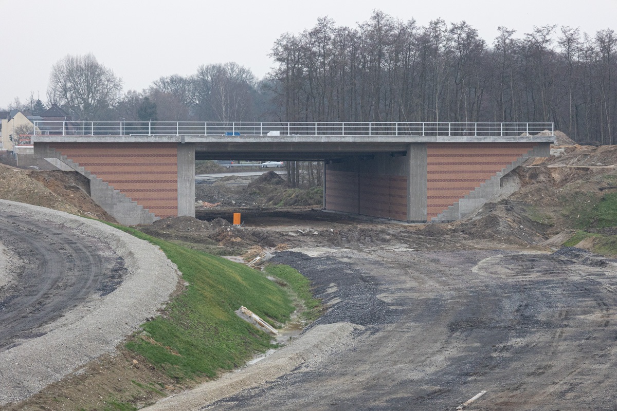Umgehungsstraße B51 und Neubau B481n: Die Brücke in Richtung Mondstraße.