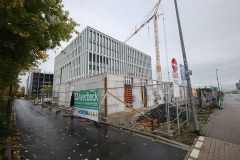 Rob17 an der Robert-Bosch-Straße. Neben dem zuerst errichteten Gebäude entsteht der nächste Neubau.
