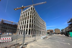 Der Fiege-Neubau an der B-Side des Hafens in Münster im April 2023.