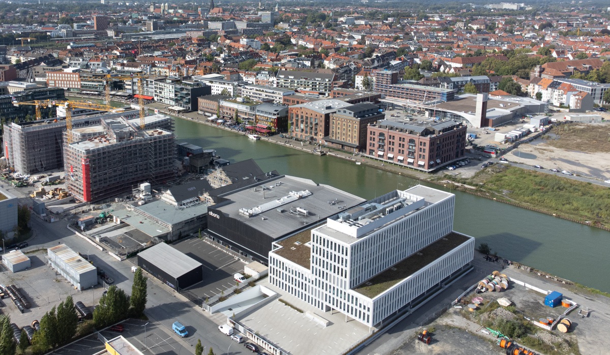 Der Stadthafen im Oktober 2023 von oben. Am linken Bildrand der Neubau von Fiege und Ärzteversorgung.