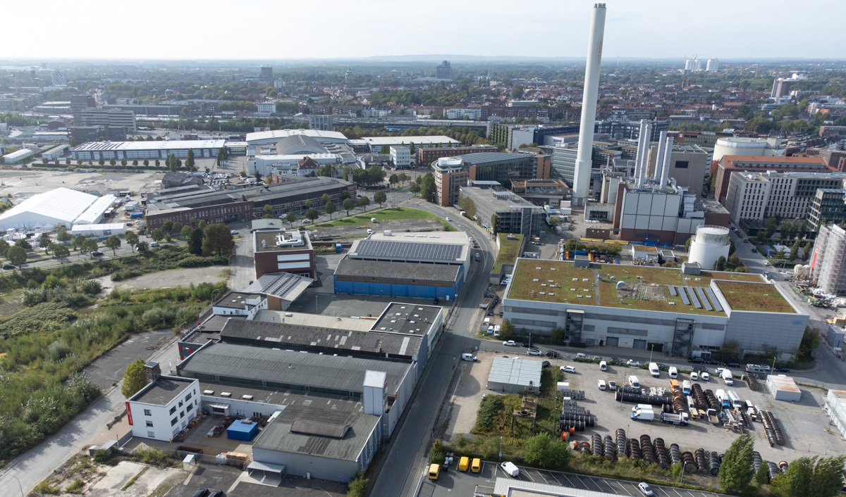 Der Stadthafen im Oktober 2023 von oben. In der Mitte die Stadtwerke Münster, oben links die Halle Münsterland.