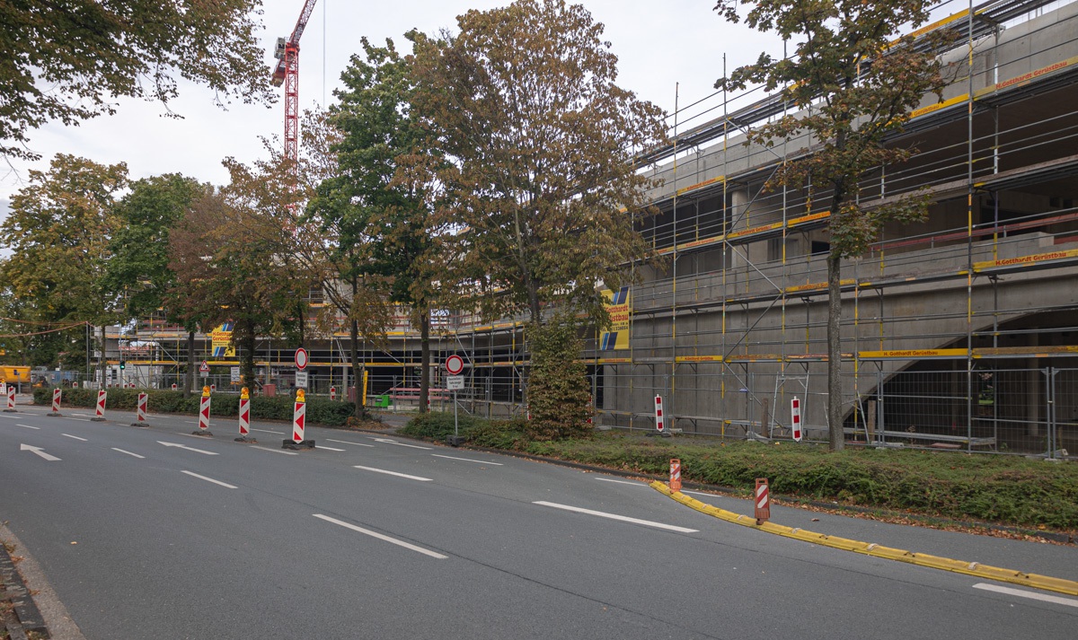 Das Studienlabor an der Albert-Schweitzer-Straße im Oktober 2023, hier in Blickrichtung Coesfelder Kreuz.