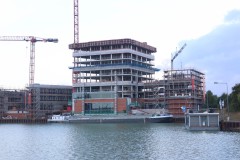 Das Bürogebäude am Dreieckshafen Ende August 2025.