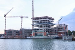 Das Bürogebäude am Dreieckshafen Ende August 2025.