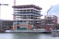 Das Bürogebäude am Dreieckshafen Ende August 2025.