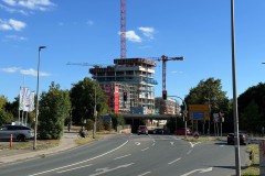 Das Bürogebäude am Dreieckshafen Ende August 2025.