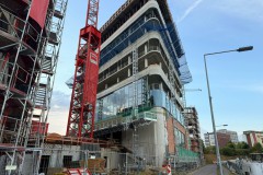 Das Bürogebäude am Dreieckshafen Ende August 2025.