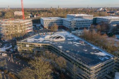Der Forschungscampus Ost am Coesfelder Kreuz: Links entsteht der Turm des UKM-Servicezentrums, unten das Studienlabor, der Komplex rechts besteht aus dem „Medizinischen ForschungsCentrum“, kurz MedForCe und dem „Body & Brain Institute Münster“ (BBIM).